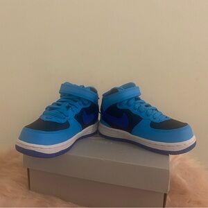 Nike Blue and Black Sneakers Mid-Top Lace-Up